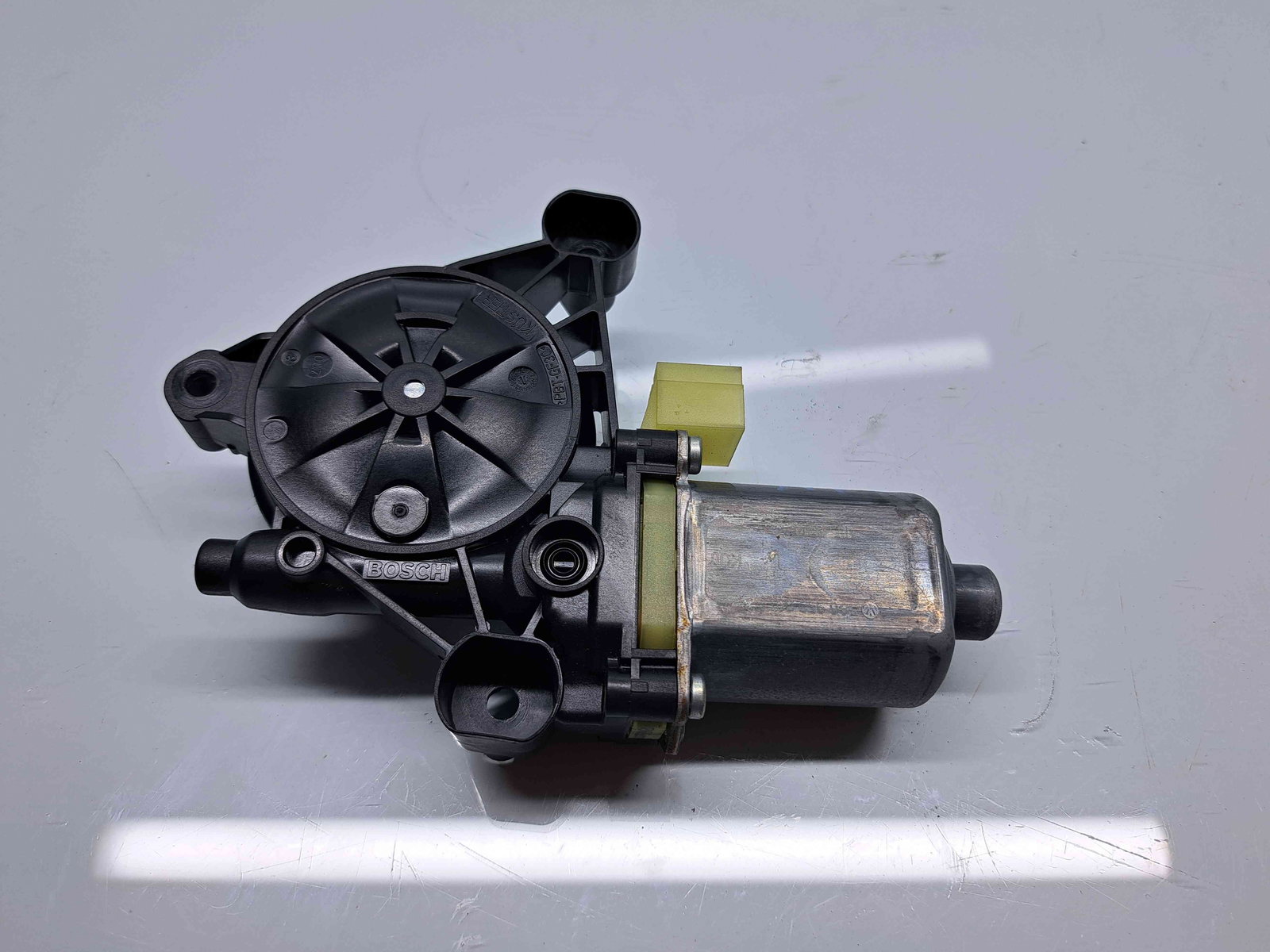 Motoras geam stanga fata Skoda Octavia 3 Combi (5E5) [Fabr 2012-prezent] 5Q0959801B - imagine 1