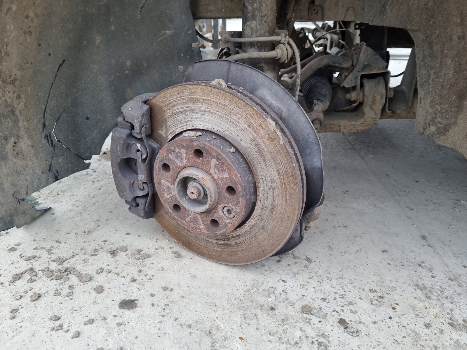 Fuzeta fata stanga Volkswagen Transporter 5 (7HB, 7HJ) [Fabr 2004-2013] 2.0 TDI CAA 75KW / 102CP - imagine 1