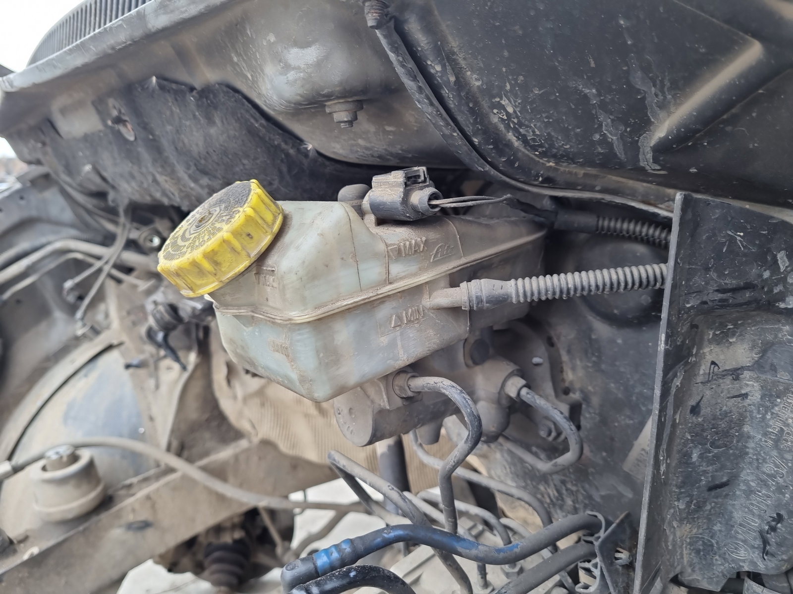 Vas lichid frana Volkswagen Transporter 5 (7HB, 7HJ) [Fabr 2004-2013] OEM - imagine 2