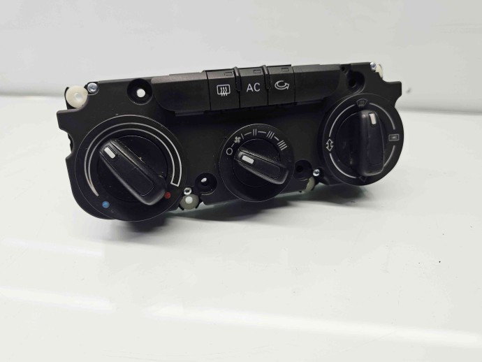  Panou comanda clima Audi A3 Sportback (8PA) [Fabr 2004-2013] Facelift 8P0820047D