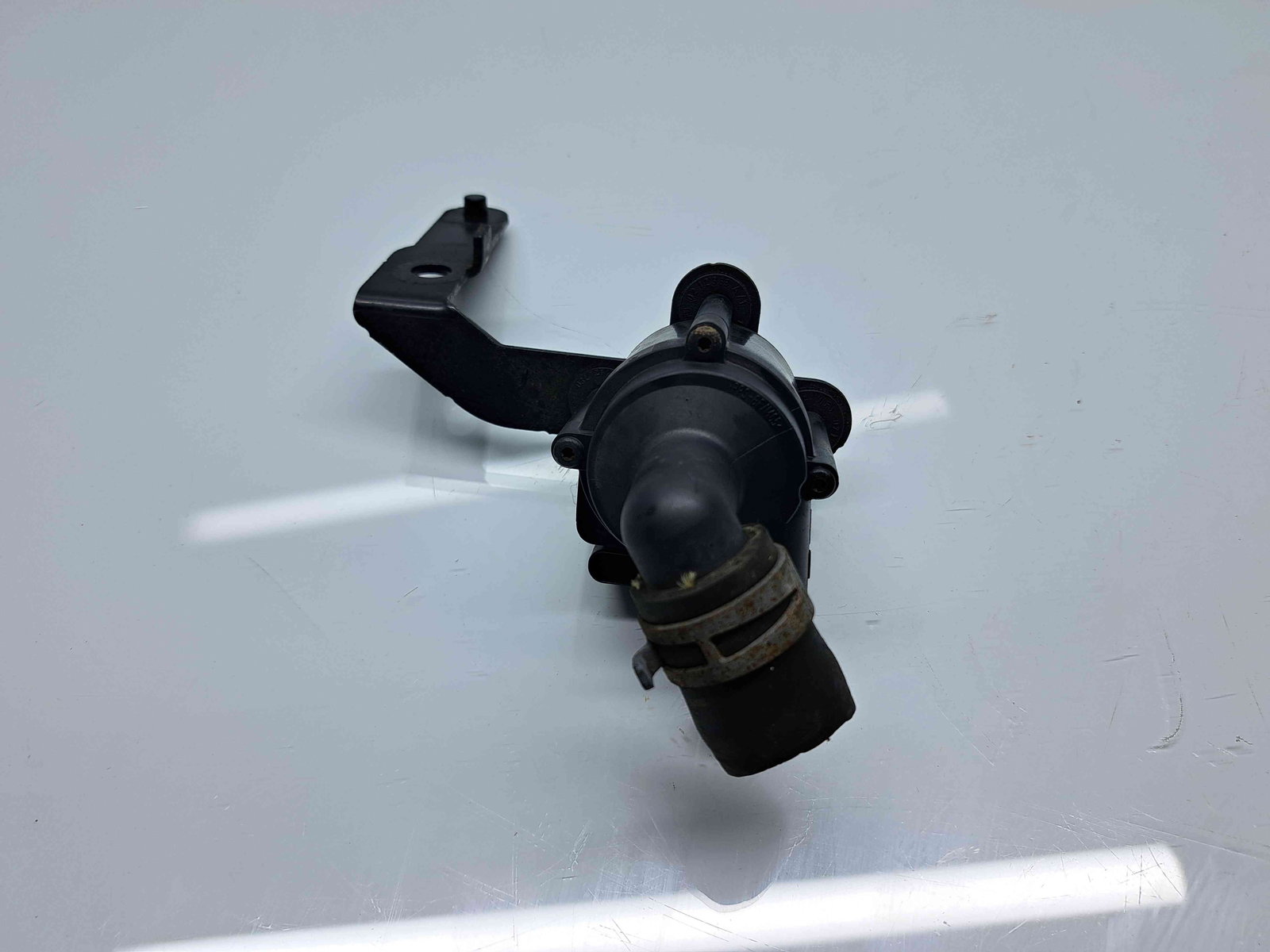 Pompa recirculare apa Skoda Yeti (5L) [Fabr 2009-2020] 5N0965561 2.0 TDI CFHA 81KW / 110CP - imagine 2