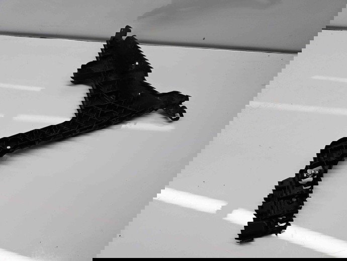 Suport bara stanga spate Audi A3 Sportback (8PA) [Fabr 2004-2013] Facelift 8P4807377B