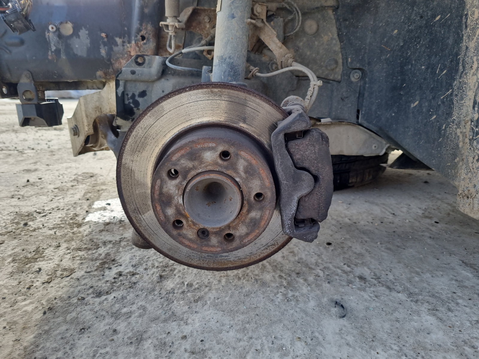 Fuzeta fata stanga Bmw 1 (E81, E87) [Fabr 2004-2010] 2.0 M47D20 90KW / 122CP - imagine 1