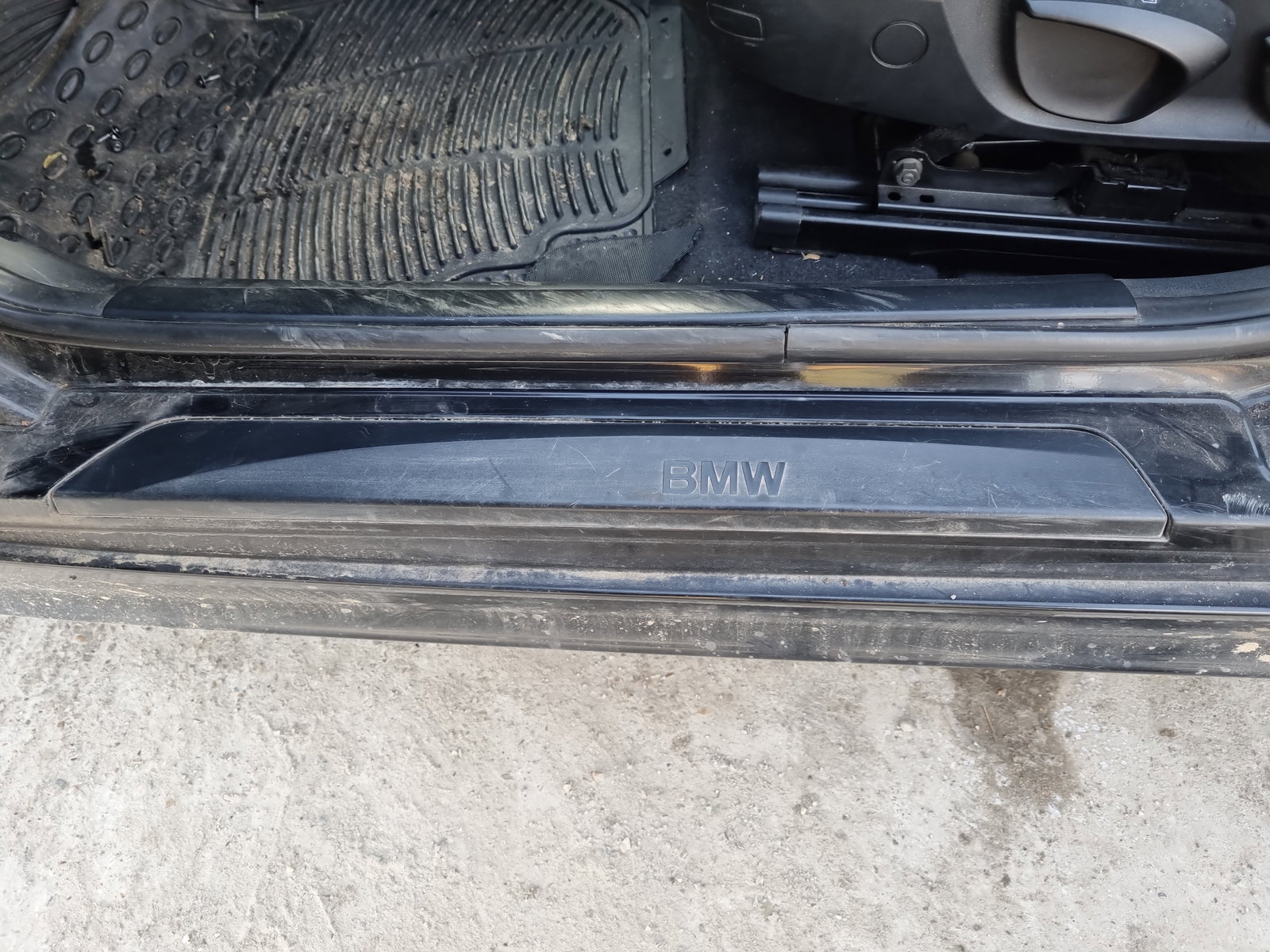 Ornament prag stanga fata Bmw 1 (E81, E87) [Fabr 2004-2010] OEM