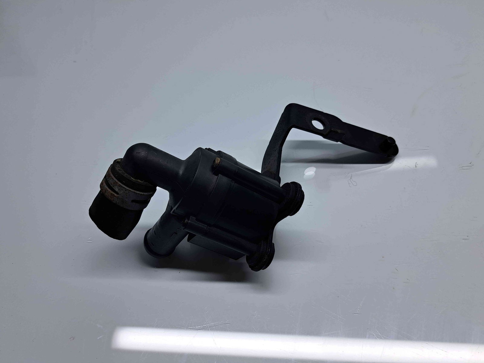 Pompa recirculare apa Skoda Superb II (3T4) [Fabr 2008-2015] 5N0965561 2.0 TDI CFHA 81KW / 110CP - imagine 1