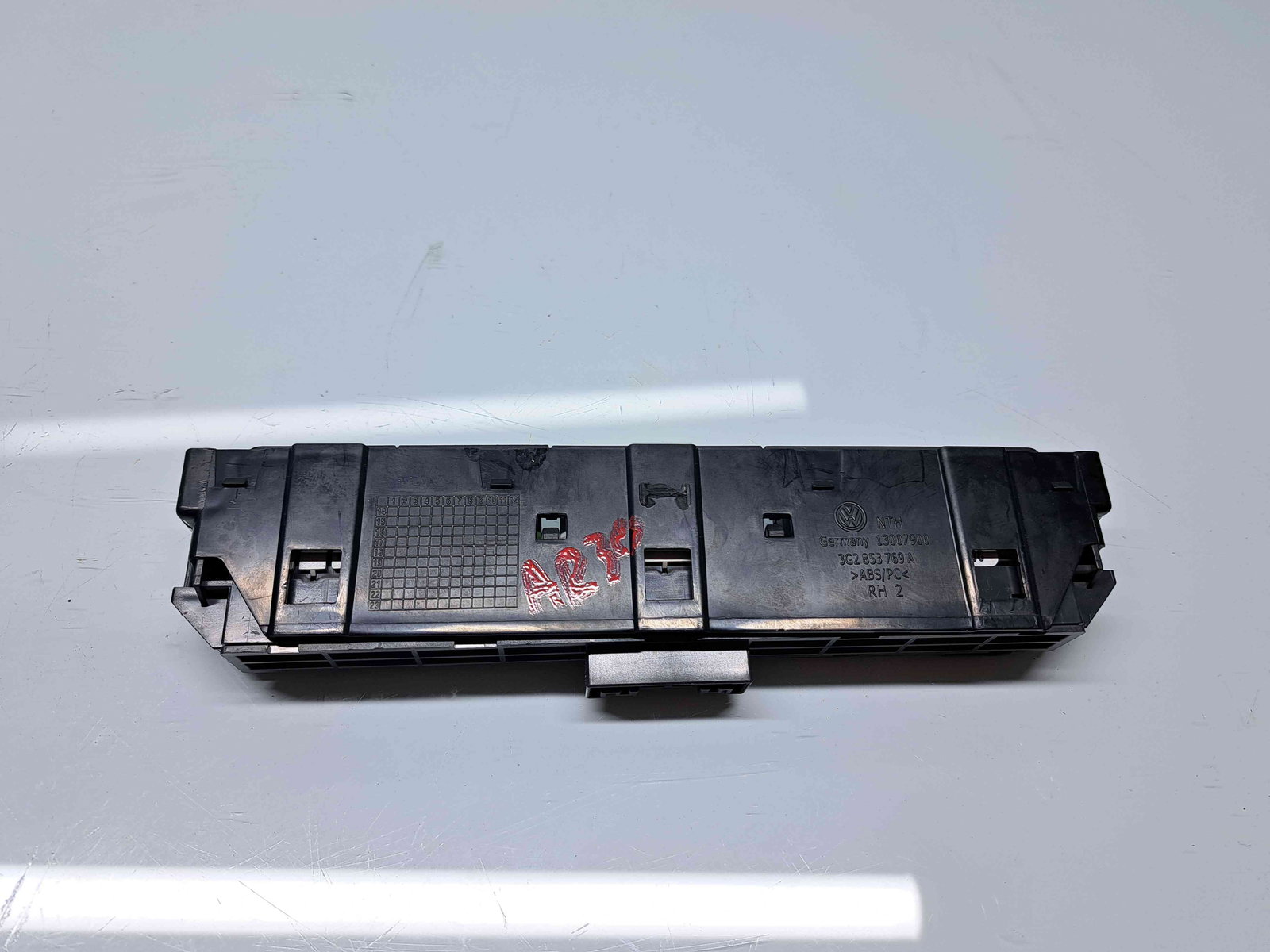 Butoane comenzi consola centrala Volkswagen Passat B8 Variant (3G5) [Fabr 2015-prezent] 3G2853769A - imagine 3