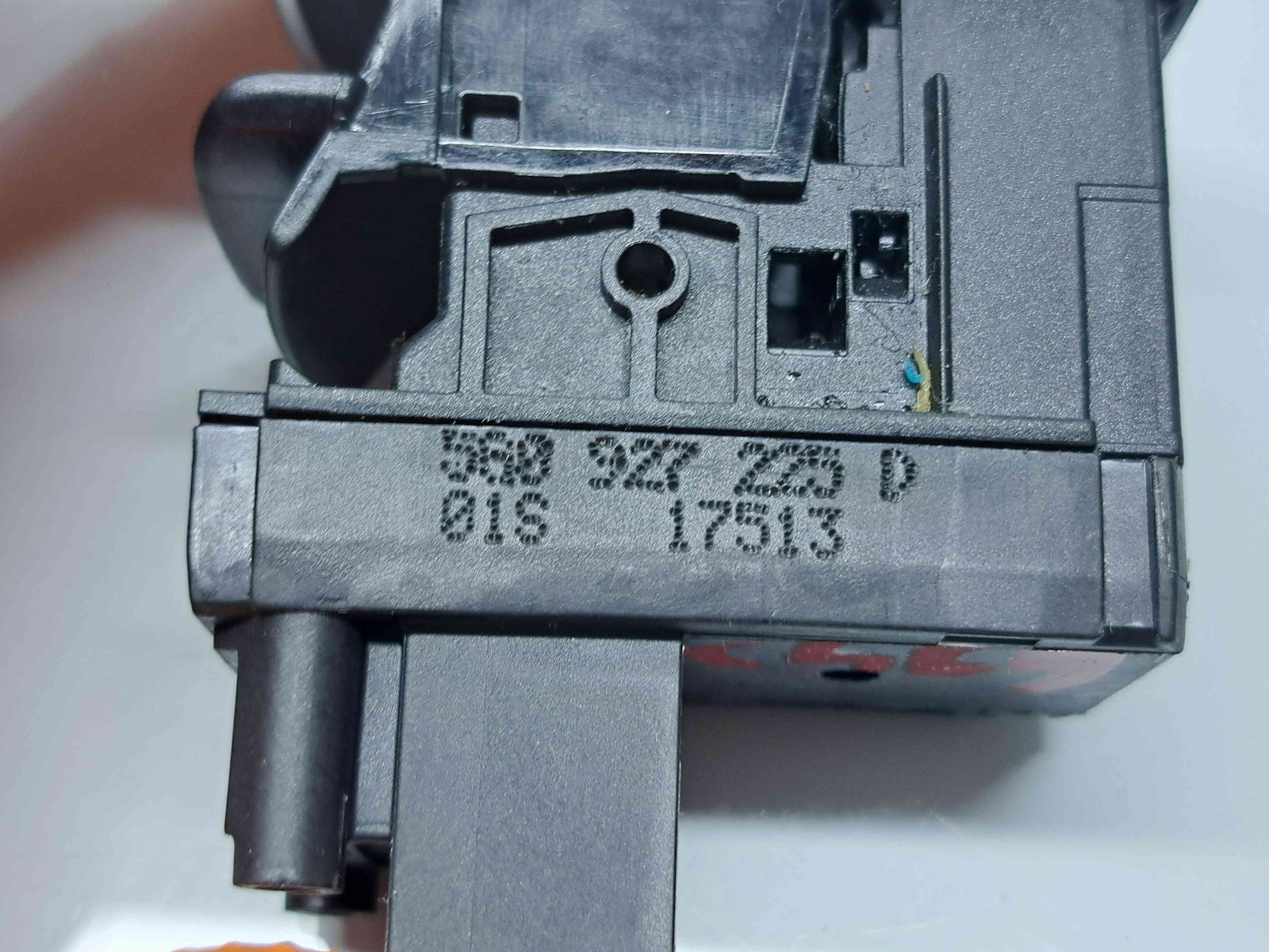 Buton frana de mana Volkswagen Golf 7 (5G) [Fabr 2014-prezent] 5G0927225D - imagine 5