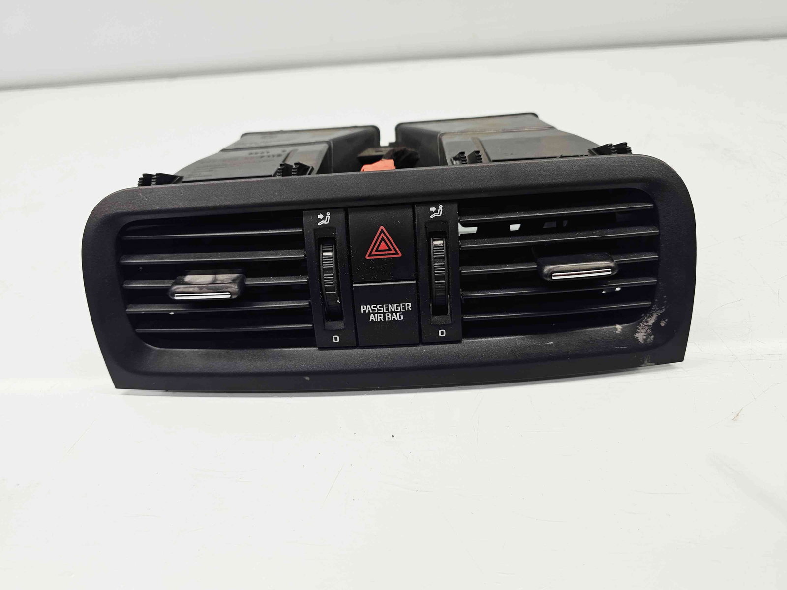 Grila aerisire centrala Skoda Fabia 2 (5J, 542) [Fabr 2007-2014] 5J0820957 - imagine 8