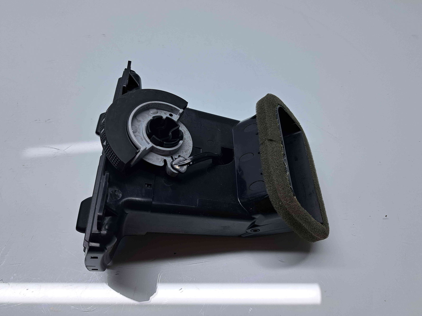 Grila aerisire spate Volkswagen Golf 7 (5G) [Fabr 2014-prezent] 5G0819209 - imagine 3