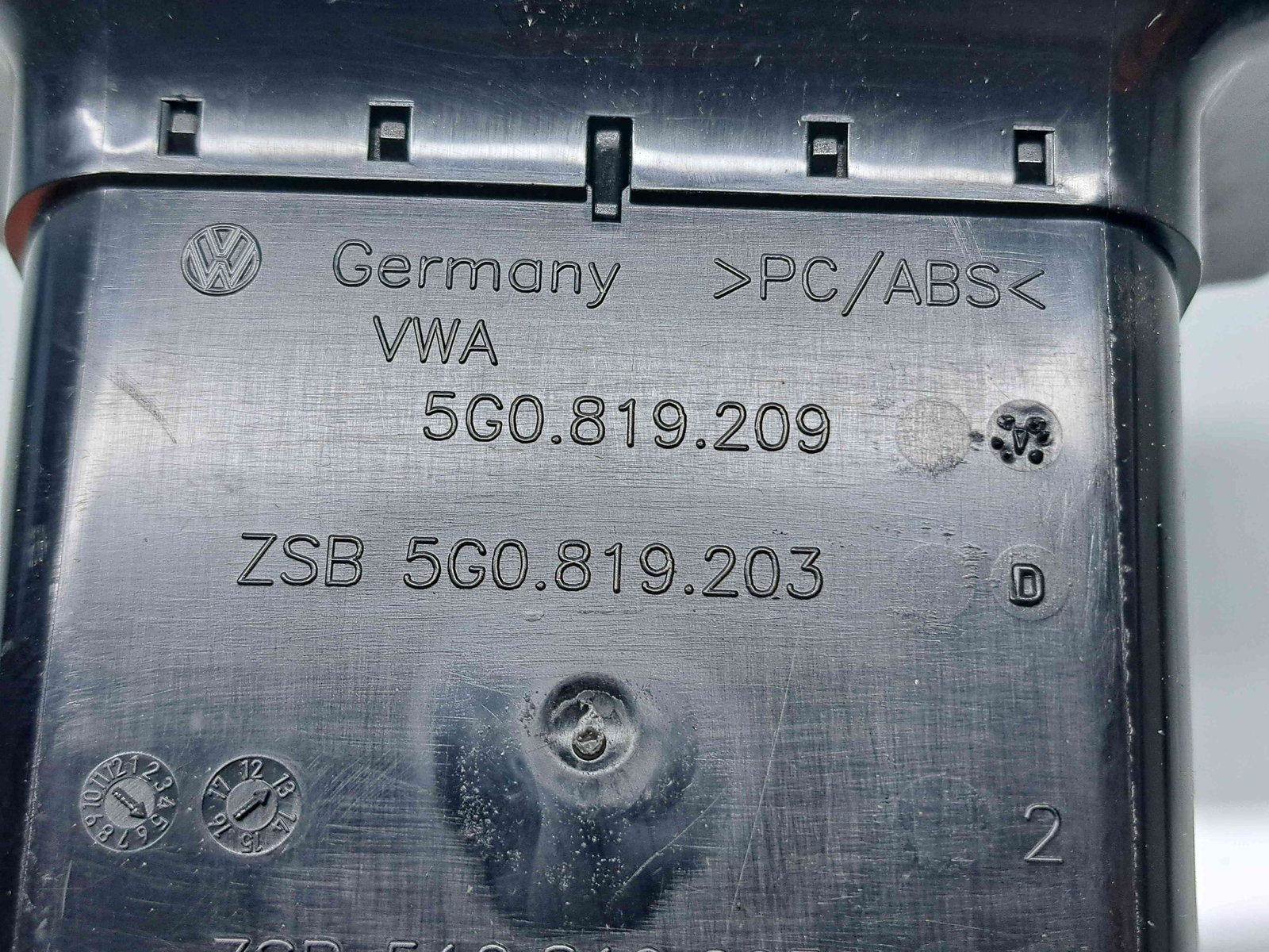 Grila aerisire spate Volkswagen Golf 7 (5G) [Fabr 2014-prezent] 5G0819209 - imagine 4