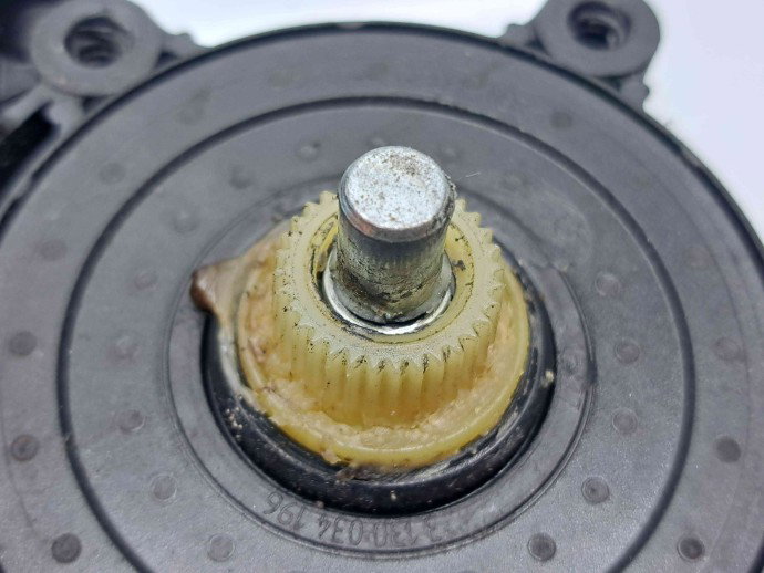 Motoras geam dreapta fata Opel Astra J [Fabr 2009-2015] 20951582