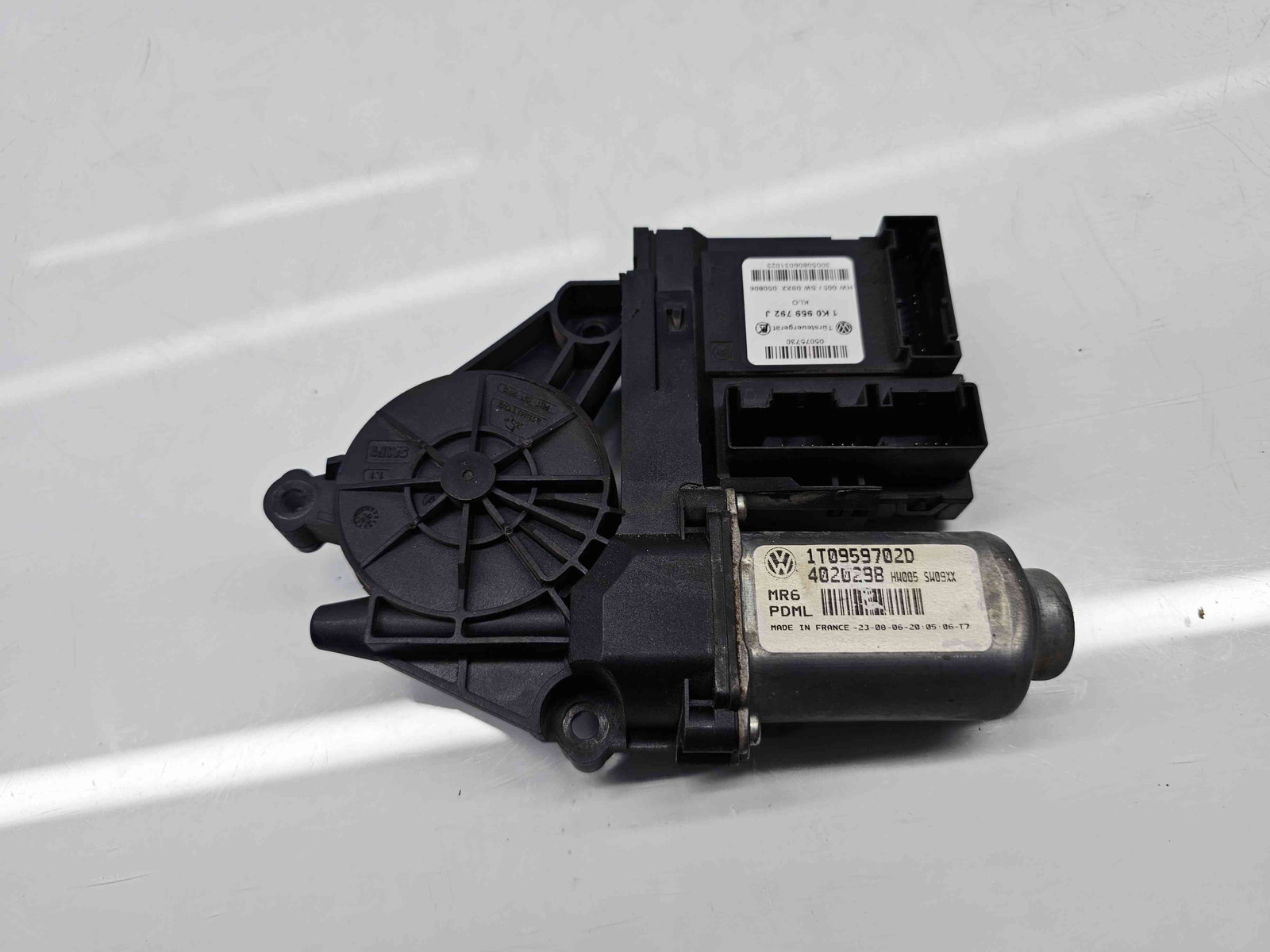 Motoras geam dreapta fata Volkswagen Caddy 3 (2KA, 2KH) [Fabr 2004-2009] 1K0959792J - imagine 3