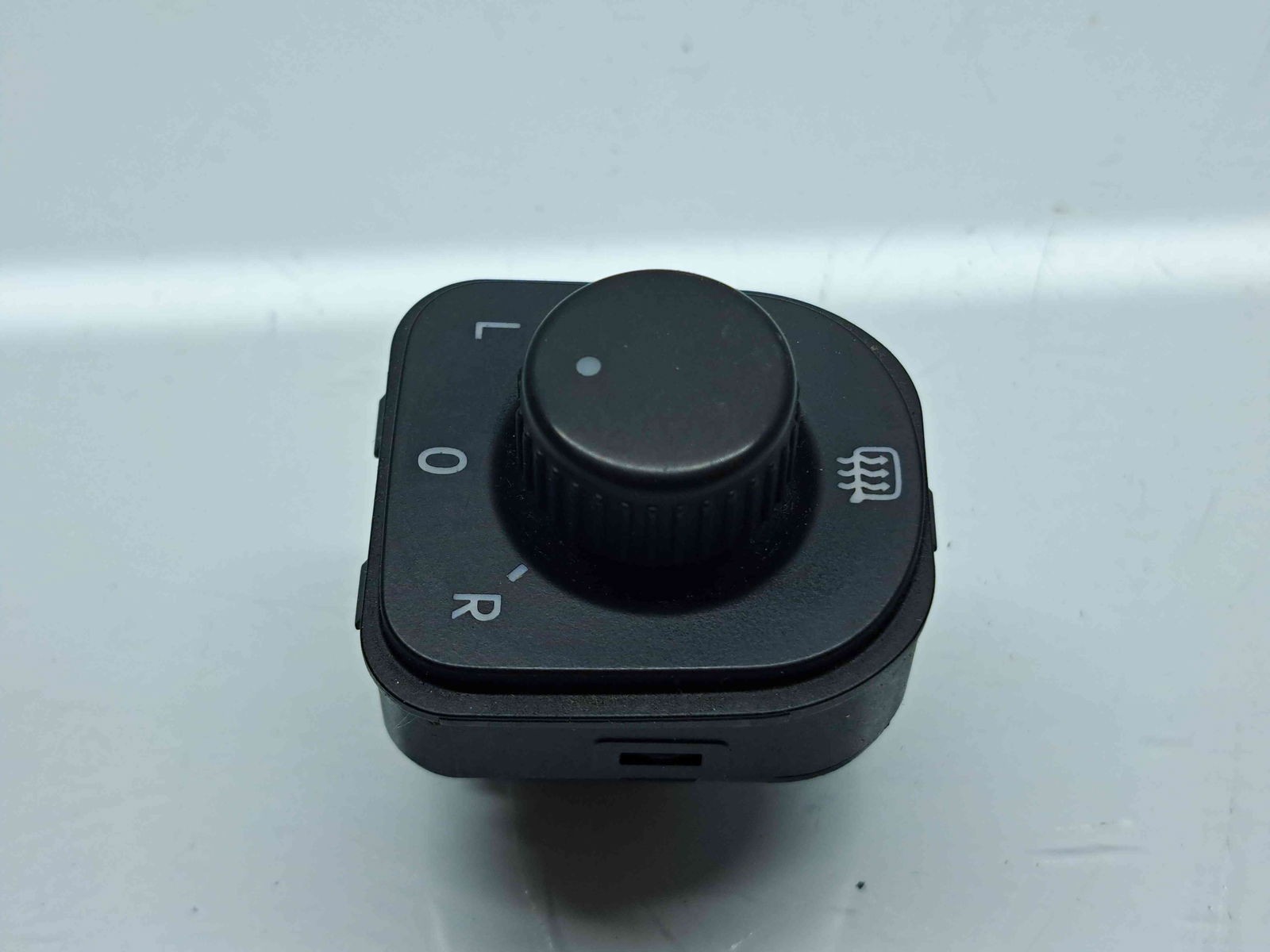 Buton reglaj oglinzi Volkswagen Golf 5 (1K1) [Fabr 2004-2008] 1K0959565H - imagine 1