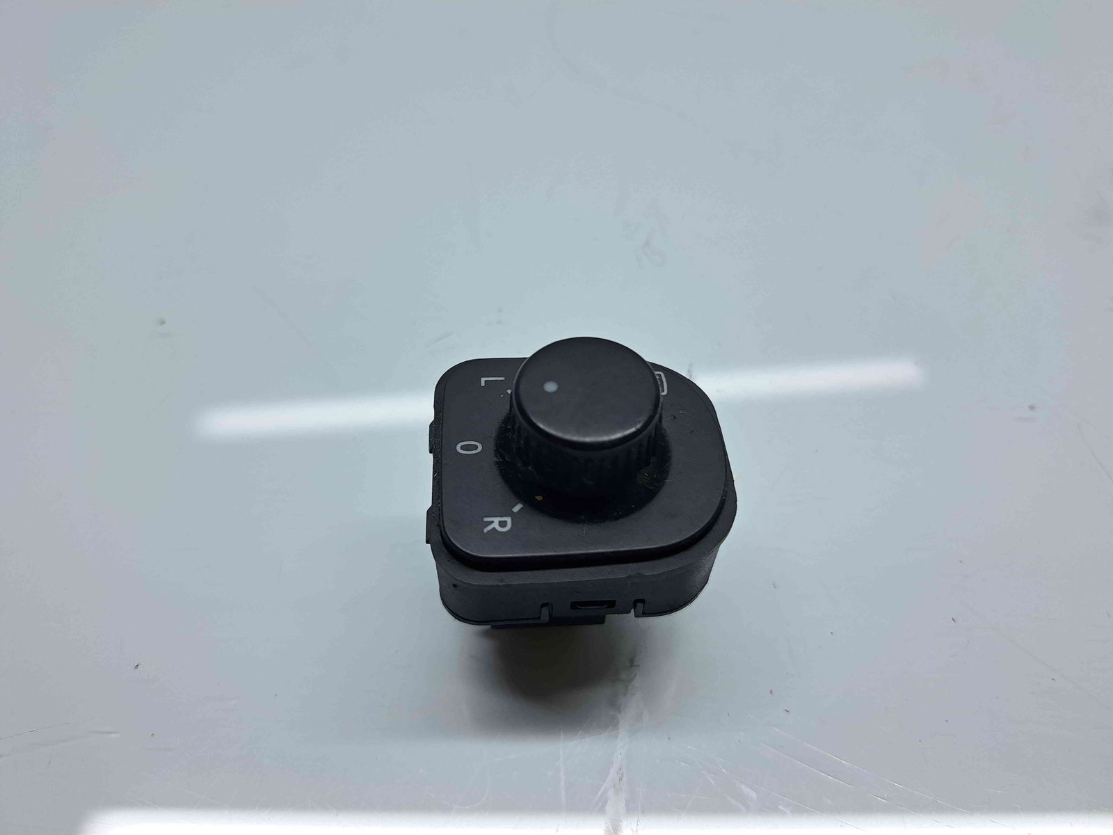 Buton reglaj oglinzi Volkswagen Passat B7 (362) [Fabr 2010-2014] 1K0959565L - imagine 1