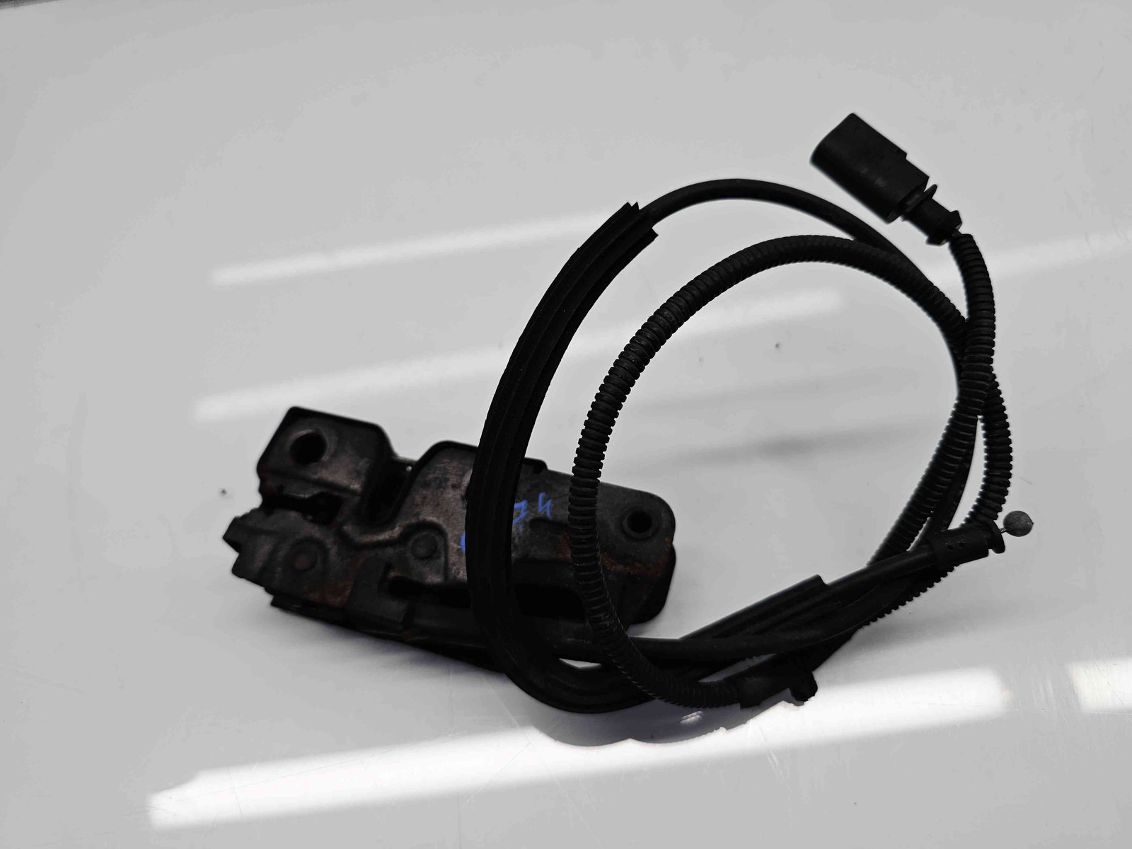 Broasca capota Volkswagen Golf 6 (5K1) [Fabr 2009-2013] OEM - imagine 3