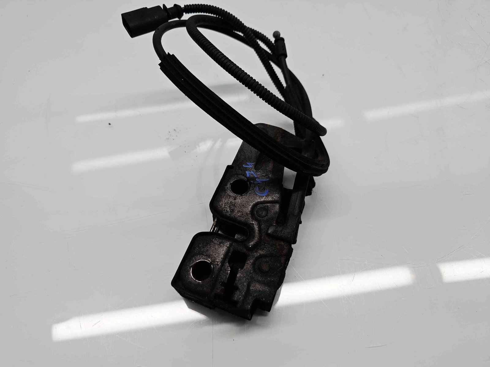 Broasca capota Volkswagen Golf 6 (5K1) [Fabr 2009-2013] OEM - imagine 4