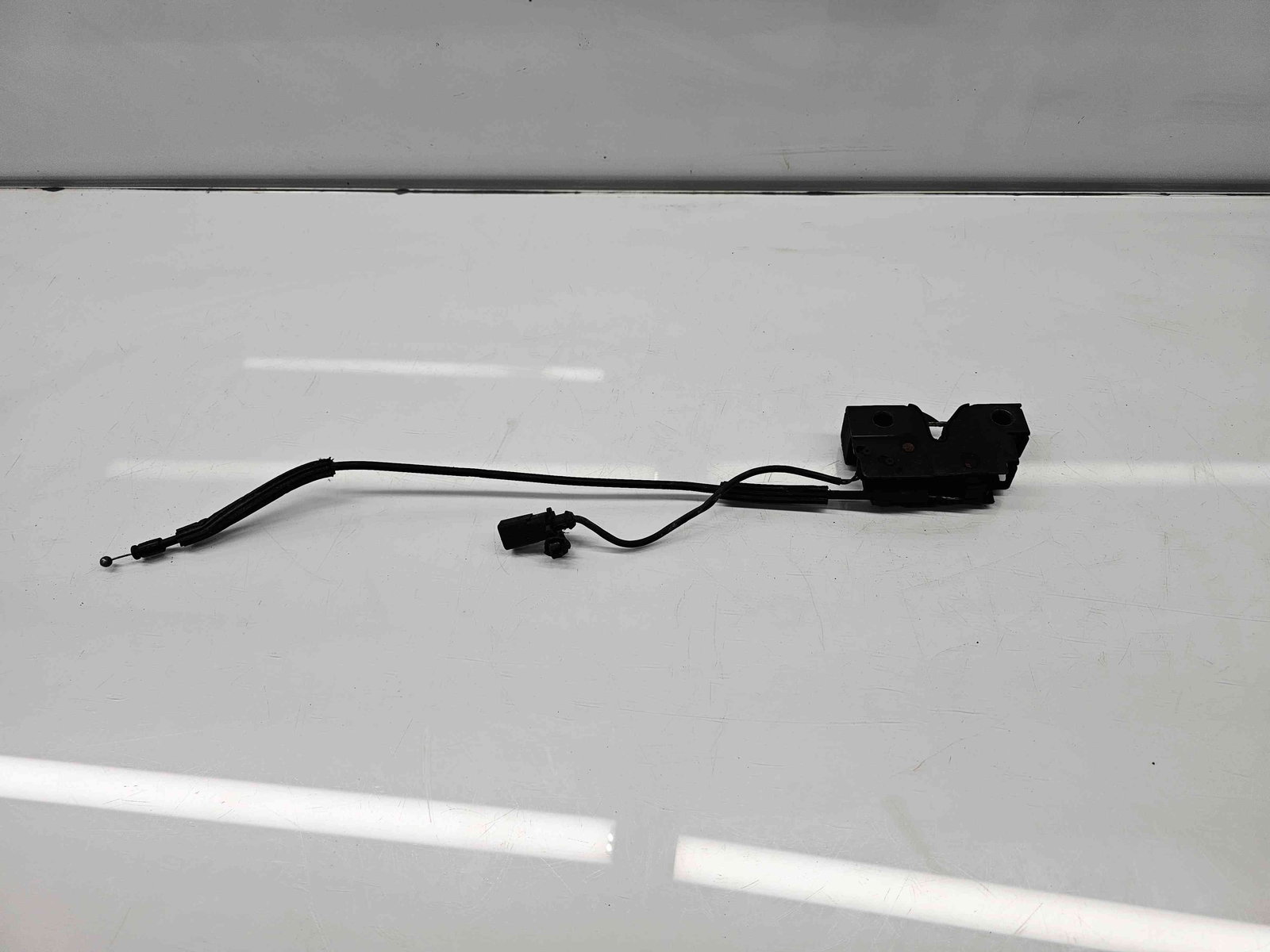 Broasca capota Volkswagen Polo (6R) [Fabr 2009-2016] OEM - imagine 1