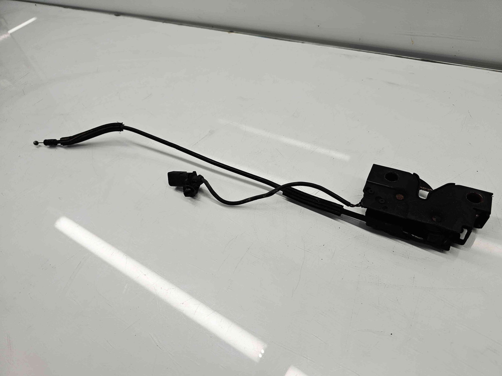 Broasca capota Volkswagen Polo (6R) [Fabr 2009-2016] OEM - imagine 2