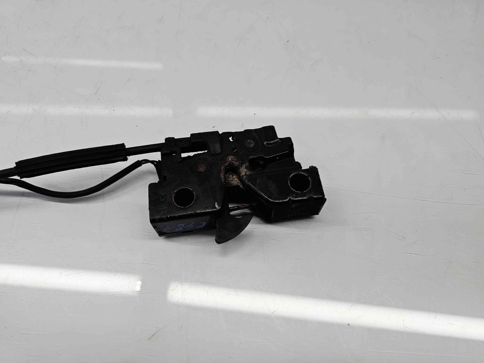 Broasca capota Volkswagen Polo (6R) [Fabr 2009-2016] OEM - imagine 3