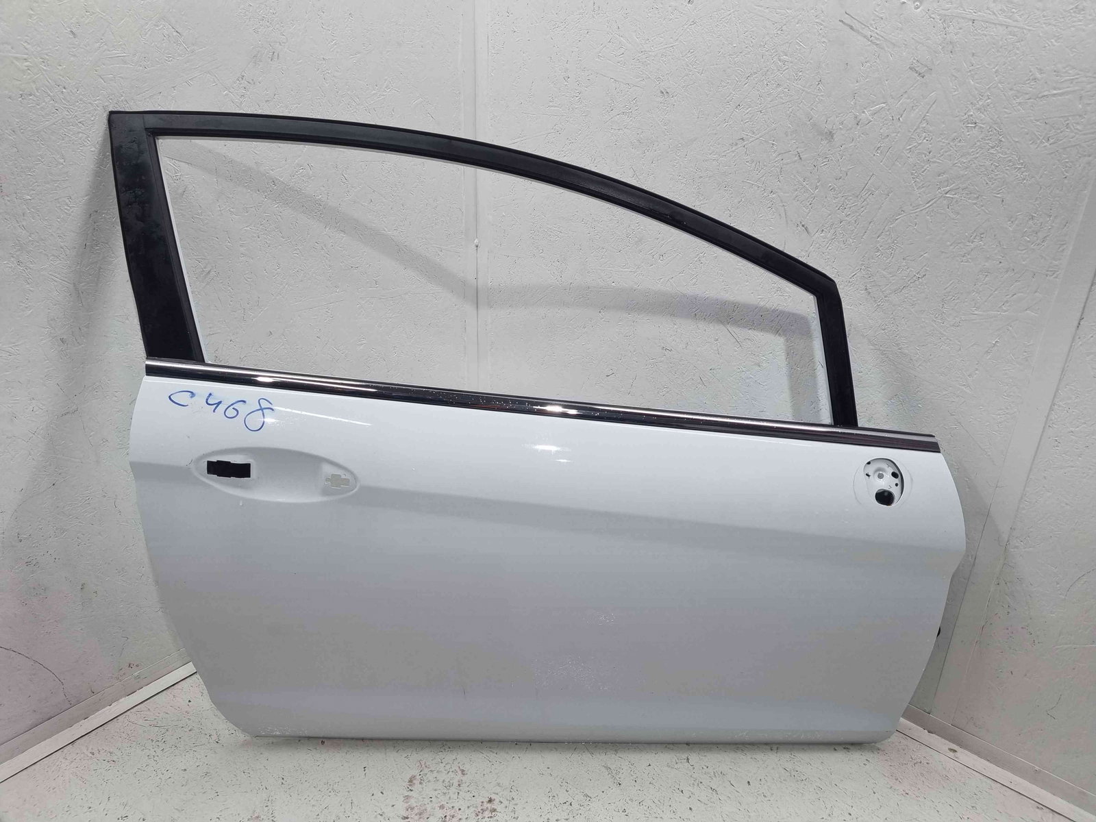 Usa dreapta fata Ford Fiesta 6 facelift [Fabr 2008-2019] Frozen White - imagine 1