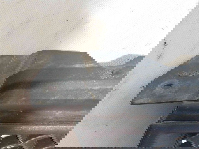 Grila bara fata 4M518138AE Ford Focus 2 (DA) [Fabr 2004-2012] 1.6 GBDB