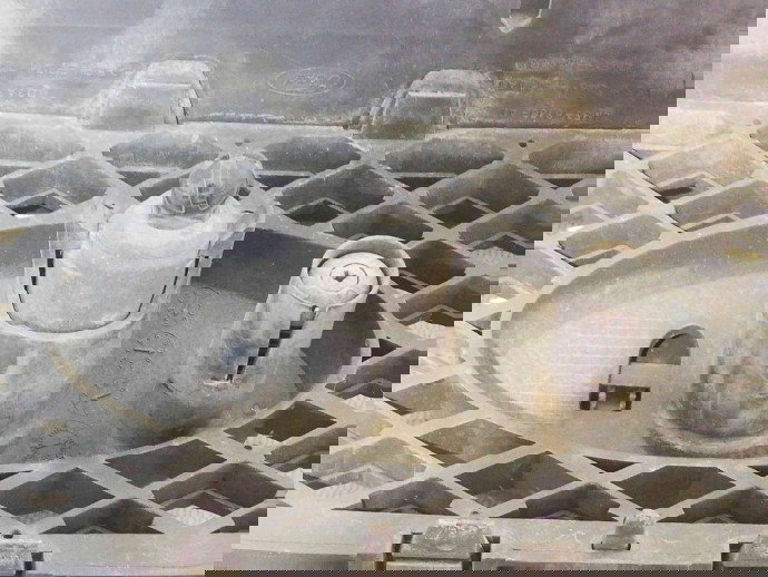 Grila bara fata 4M518138AE Ford Focus 2 (DA) [Fabr 2004-2012] 1.6 GBDB