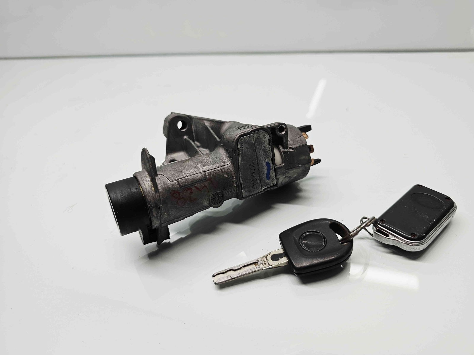 Contact cu cheie Volkswagen Golf 4 (1J1) [Fabr 1997-2004] 4B0905851C 1.2 Benz AZQ47KW / 64CP - imagine 2