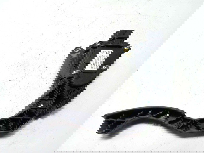 Pedala acceleratie 180022703R Dacia Logan 2 1.5 K9K 2012-2022