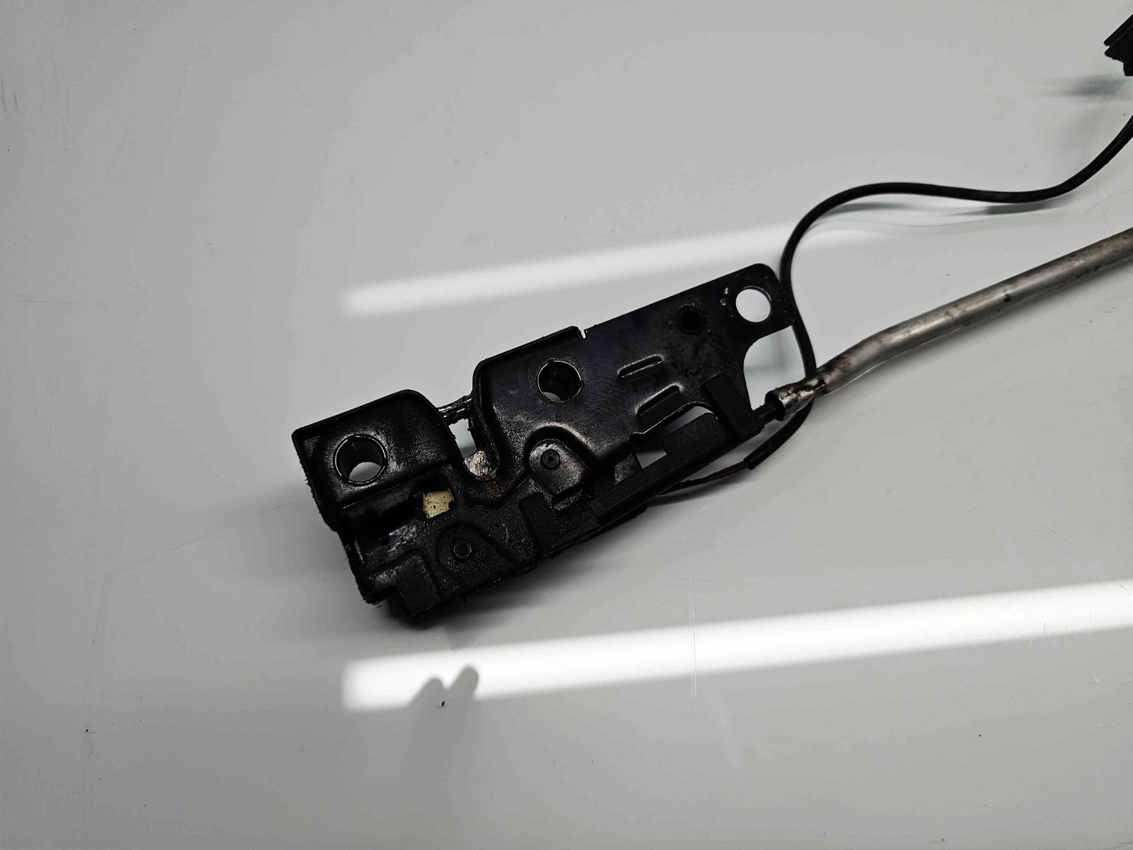 Broasca capota Audi TT (8J3) [Fabr 2006-2013] OEM - imagine 2