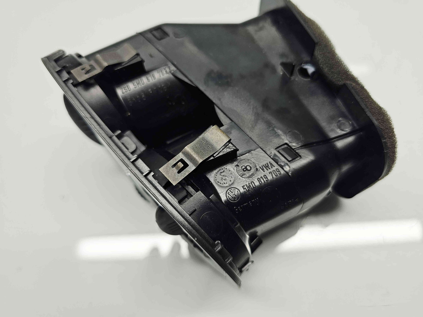 Grila aerisire stanga Volkswagen Tiguan (5N) [Fabr 2007-2016] 5M0819709 - imagine 2