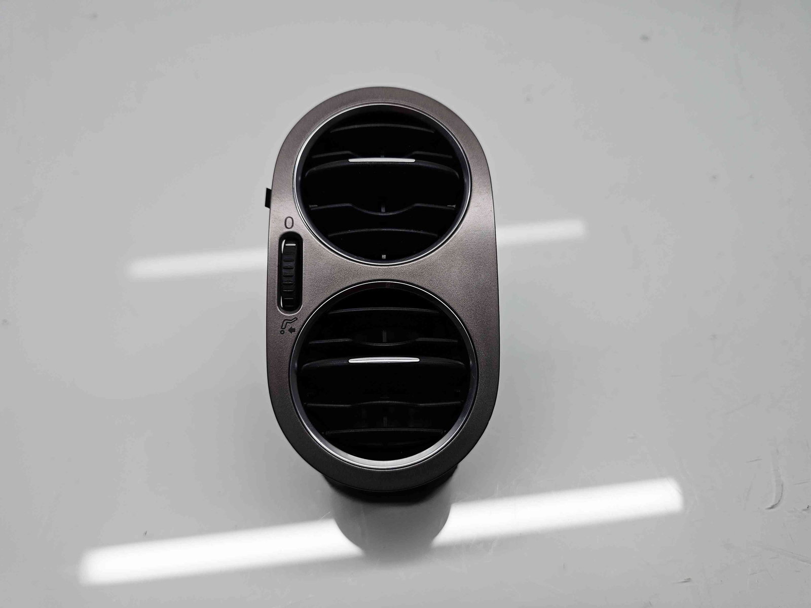 Grila aerisire stanga Volkswagen Tiguan (5N) [Fabr 2007-2016] 5M0819709 - imagine 4