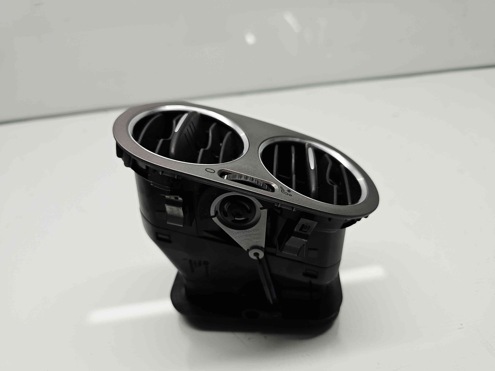 Grila aerisire stanga Volkswagen Tiguan (5N) [Fabr 2007-2016] 5M0819709 - imagine 5