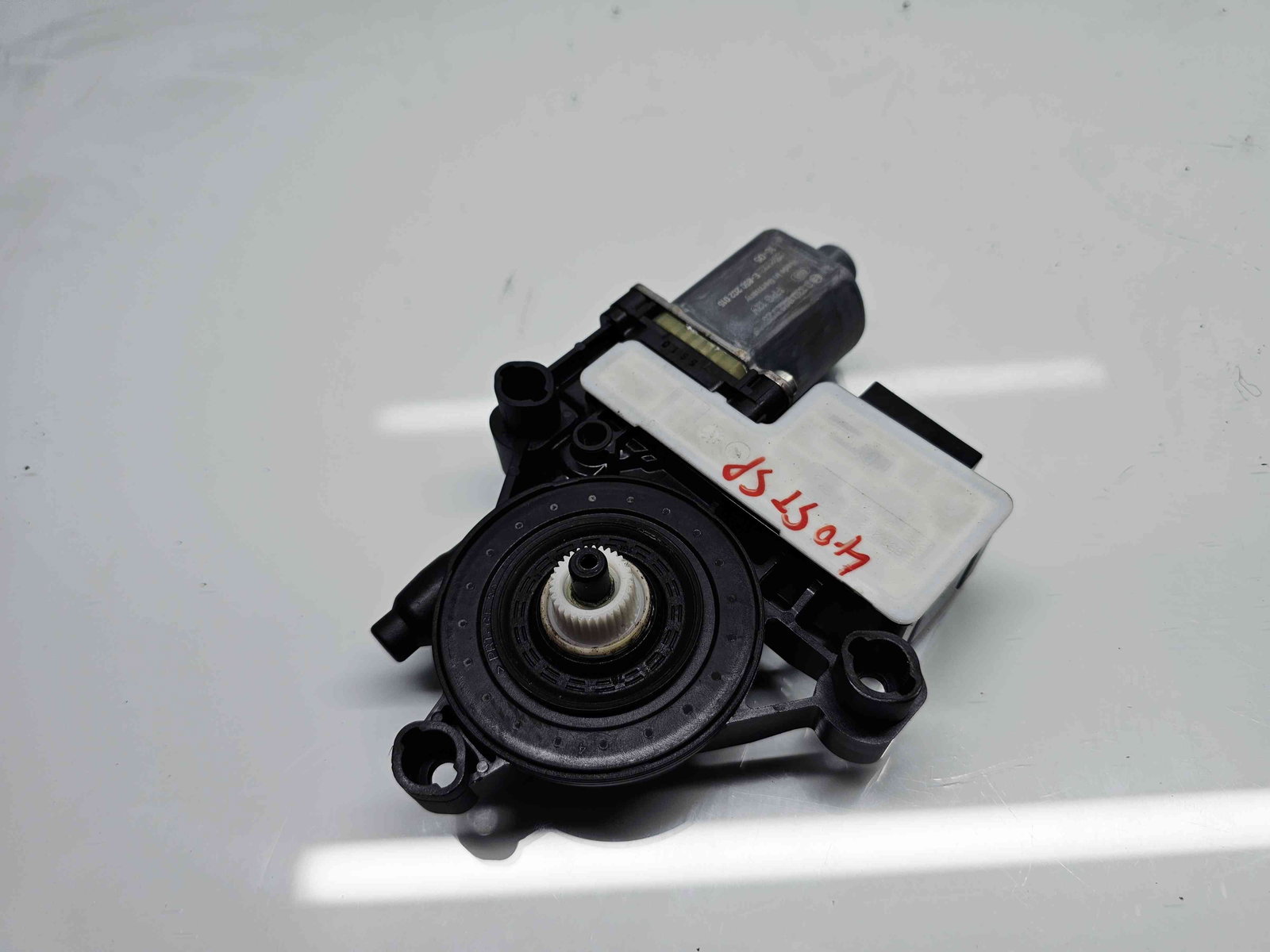 Motoras geam stanga spate Skoda Octavia 3 Combi (5E5) [Fabr 2012-prezent] 5Q0959811A - imagine 1