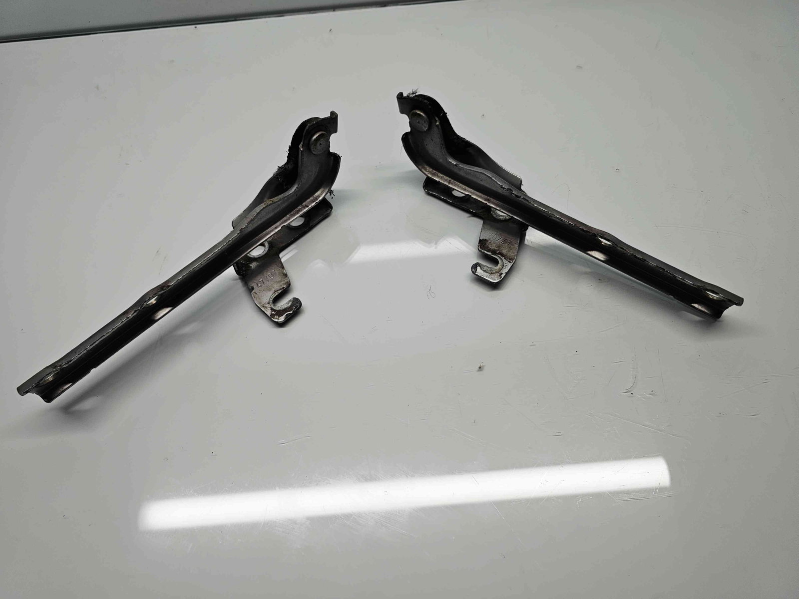 Set balamale capota Volkswagen Tiguan (5N) [Fabr 2007-2016] LA7W - imagine 2