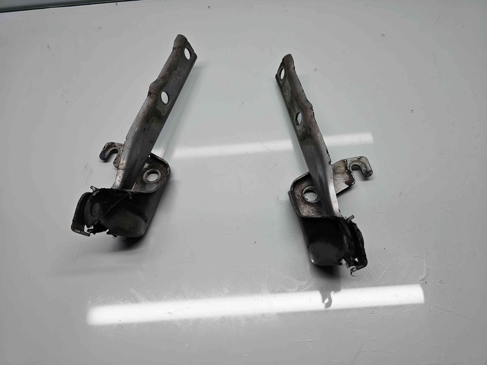 Set balamale capota Volkswagen Tiguan (5N) [Fabr 2007-2016] LA7W - imagine 3