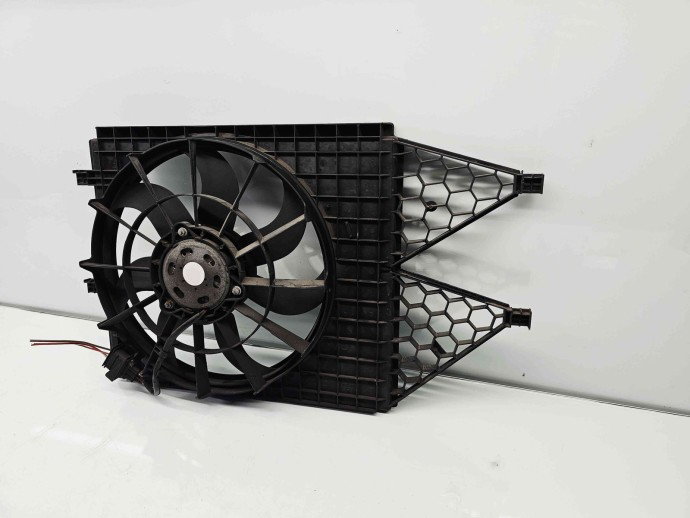 Electroventilator  Volkswagen Polo (6R) [Fabr 2009-2016] 6R0121207A 1.6 TDI CAYC 77KW / 105CP