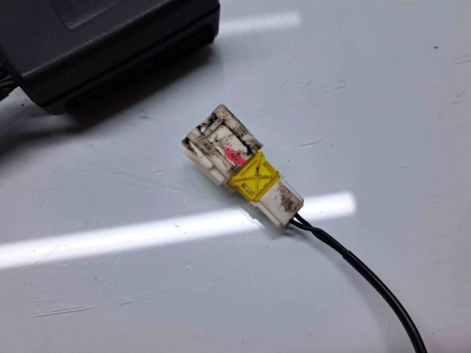 Capsa centura stanga fata Citroen C4 Cactus [Fabr 2014-2017] 98009728XT - imagine 3