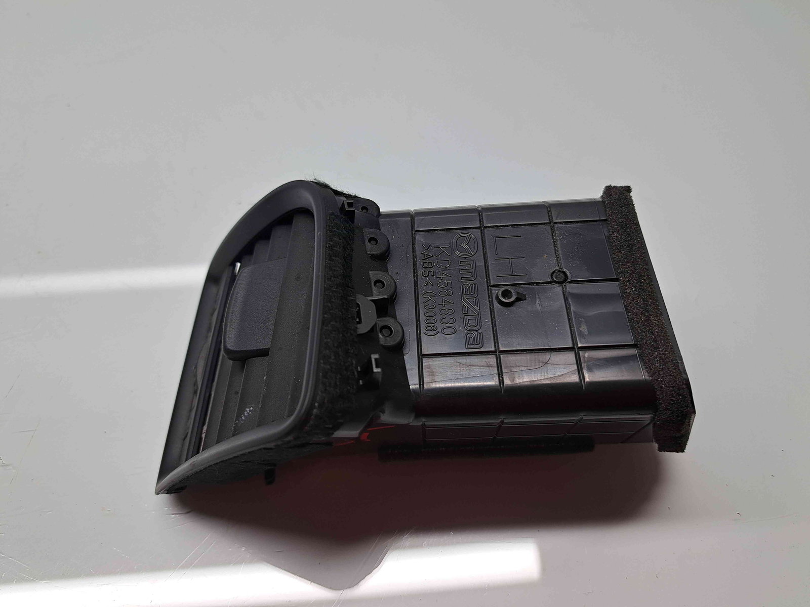 Grila aerisire stanga MAZDA CX-5 (KE) [Fabr 2011-2016] KD4564830 - imagine 2