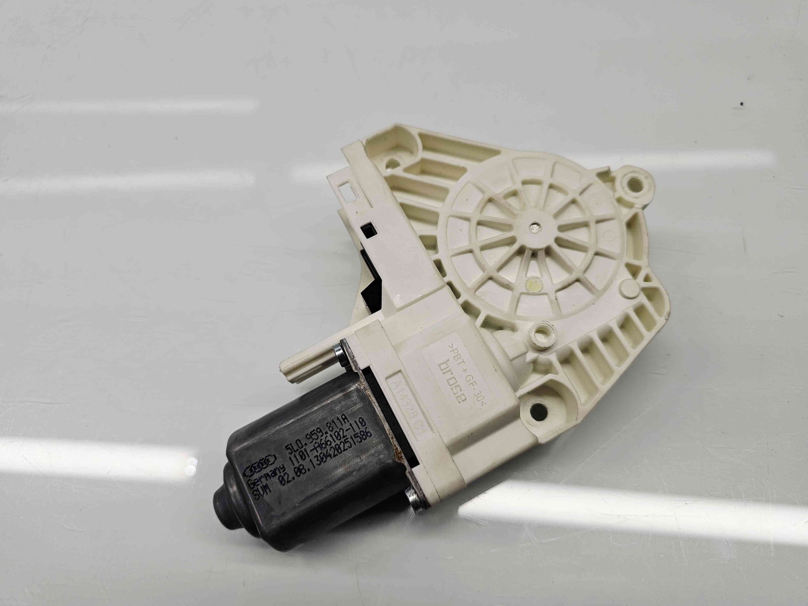 Motoras geam stanga spate Skoda Yeti (5L) [Fabr 2009-2020] 5L0959811A - imagine 4