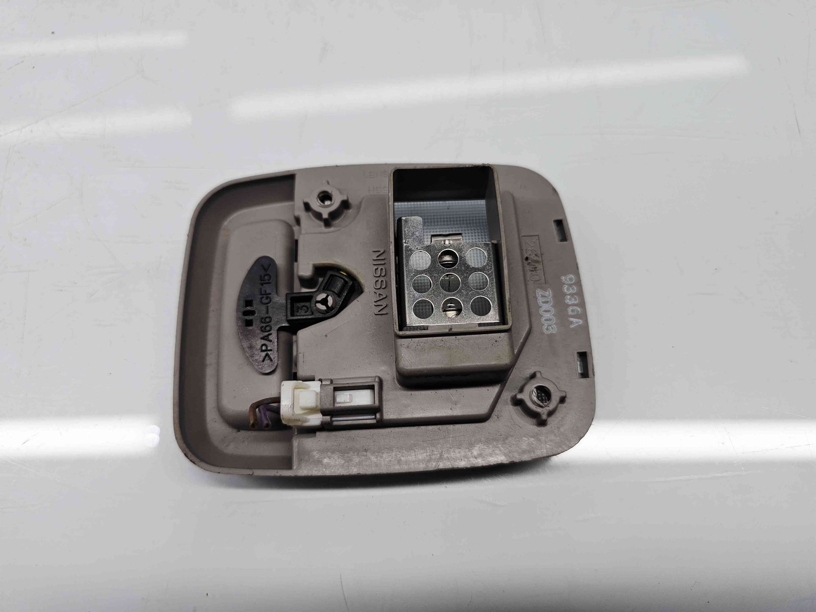 Plafoniera spate Nissan Navara (D40) [Fabr 2005-2014] OEM - imagine 2