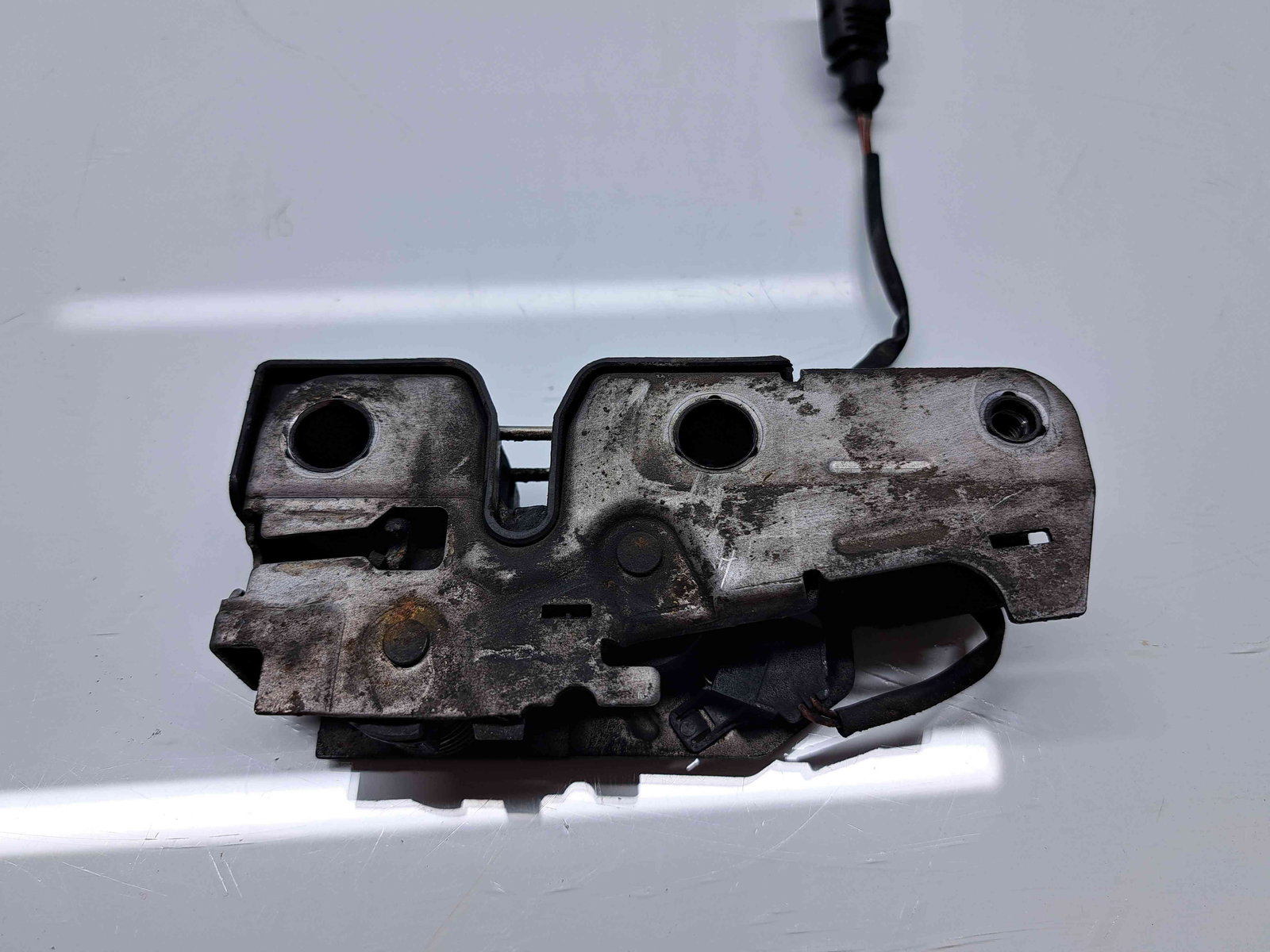 Broasca capota Skoda Fabia 2 (5J, 542) [Fabr 2007-2014] 5J0823509E - imagine 2