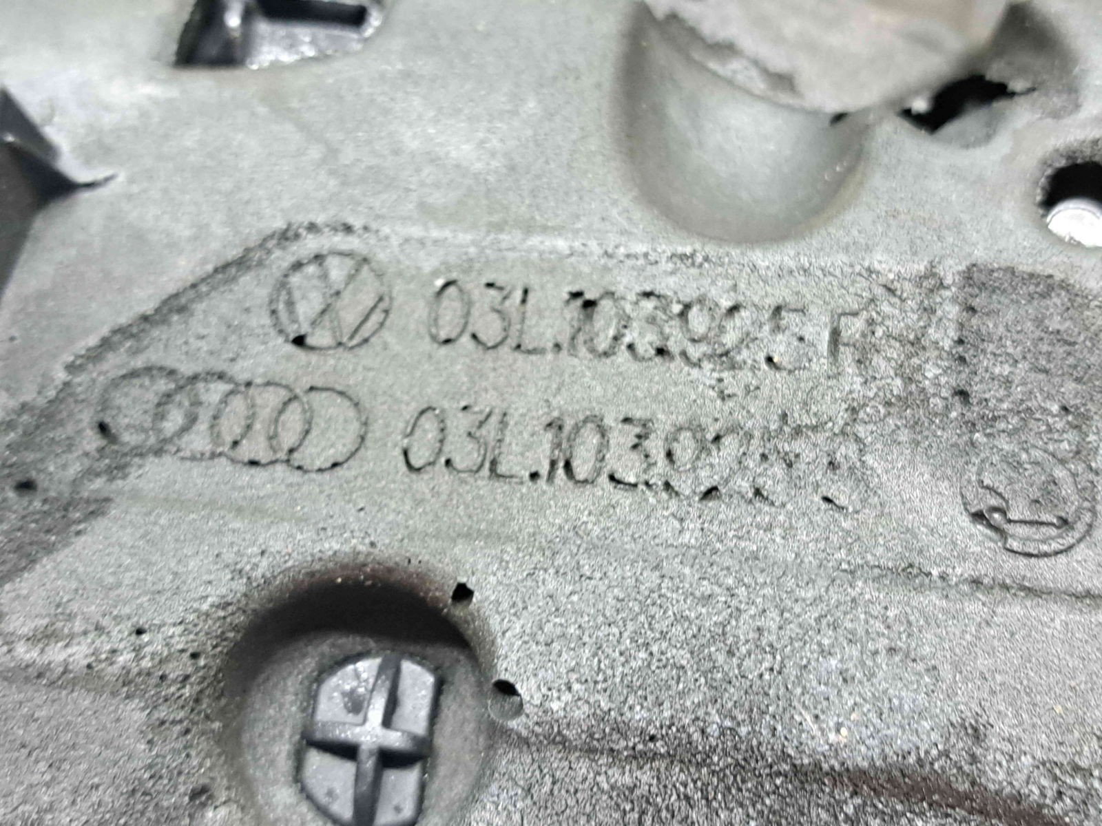 Capac motor Volkswagen Passat CC (357) [Fabr 2008-2012] 03L103925C 2.0 TDI CFFB 103KW / 140CP - imagine 2