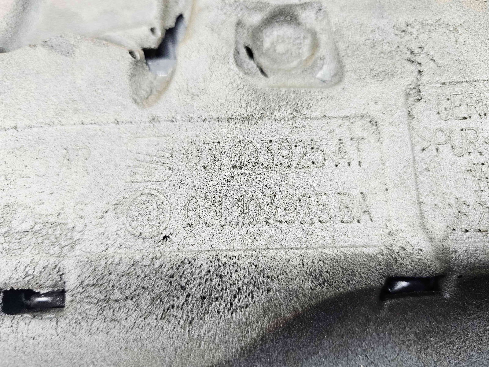 Capac motor Volkswagen Golf 6 (5K1) [Fabr 2009-2013] 03L103925BA 1.6 TDI CAYC 77KW / 105CP - imagine 4