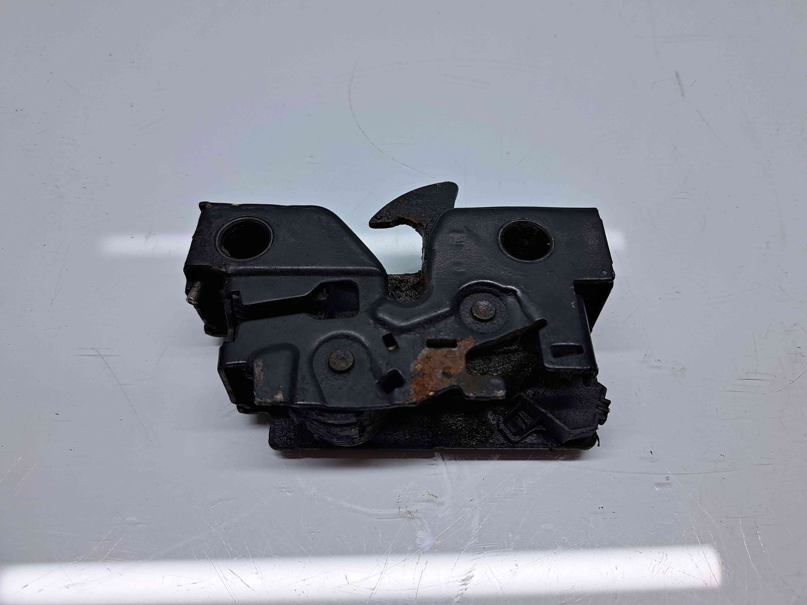 Broasca capota Volkswagen Passat B8 Variant (3G5) [Fabr 2015-prezent] 5G2823509F - imagine 1