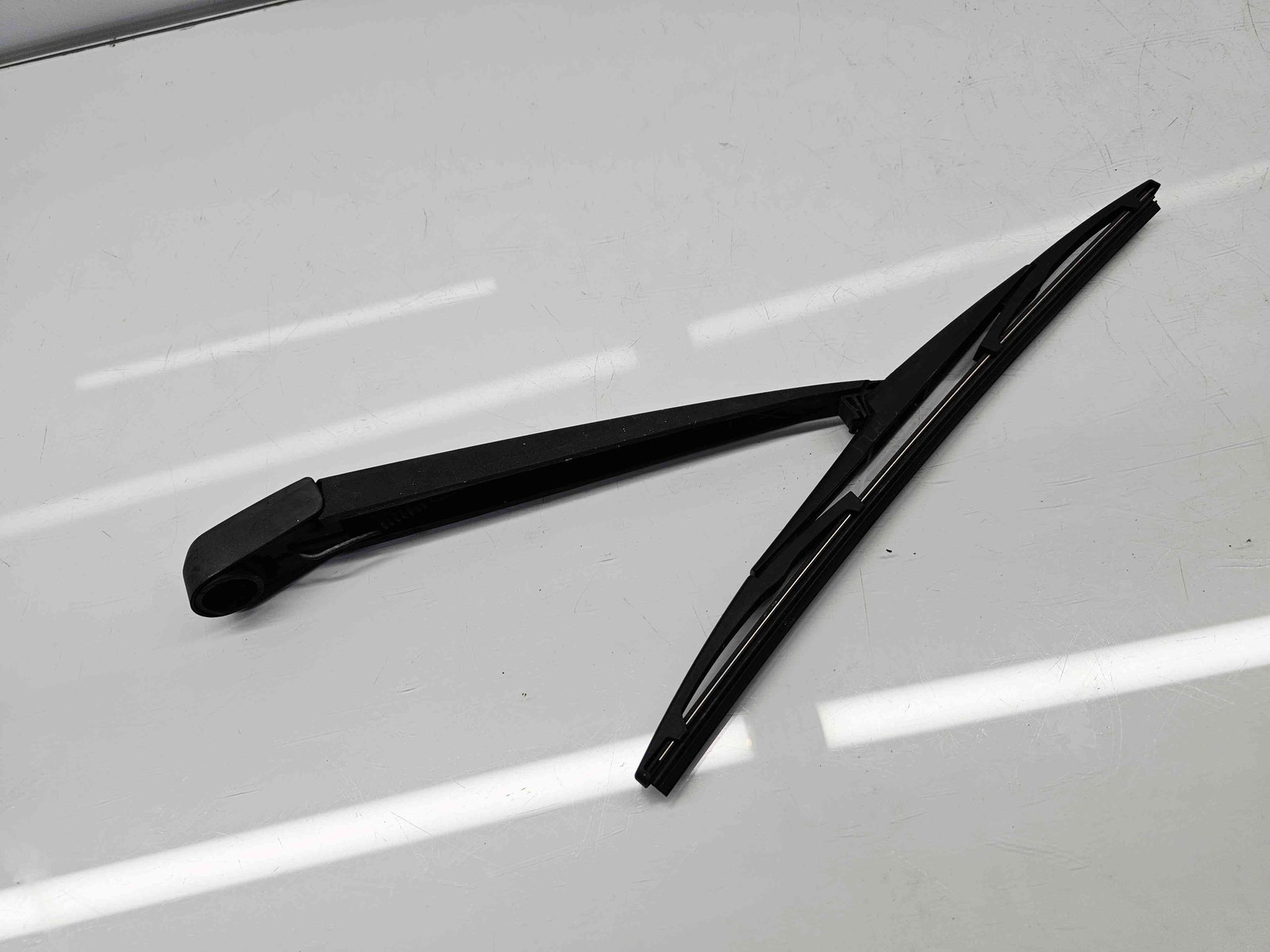 Brat stergator haion MAZDA 3 II Hatchback Facelift [Fabr 2011-2013] OEM - imagine 3