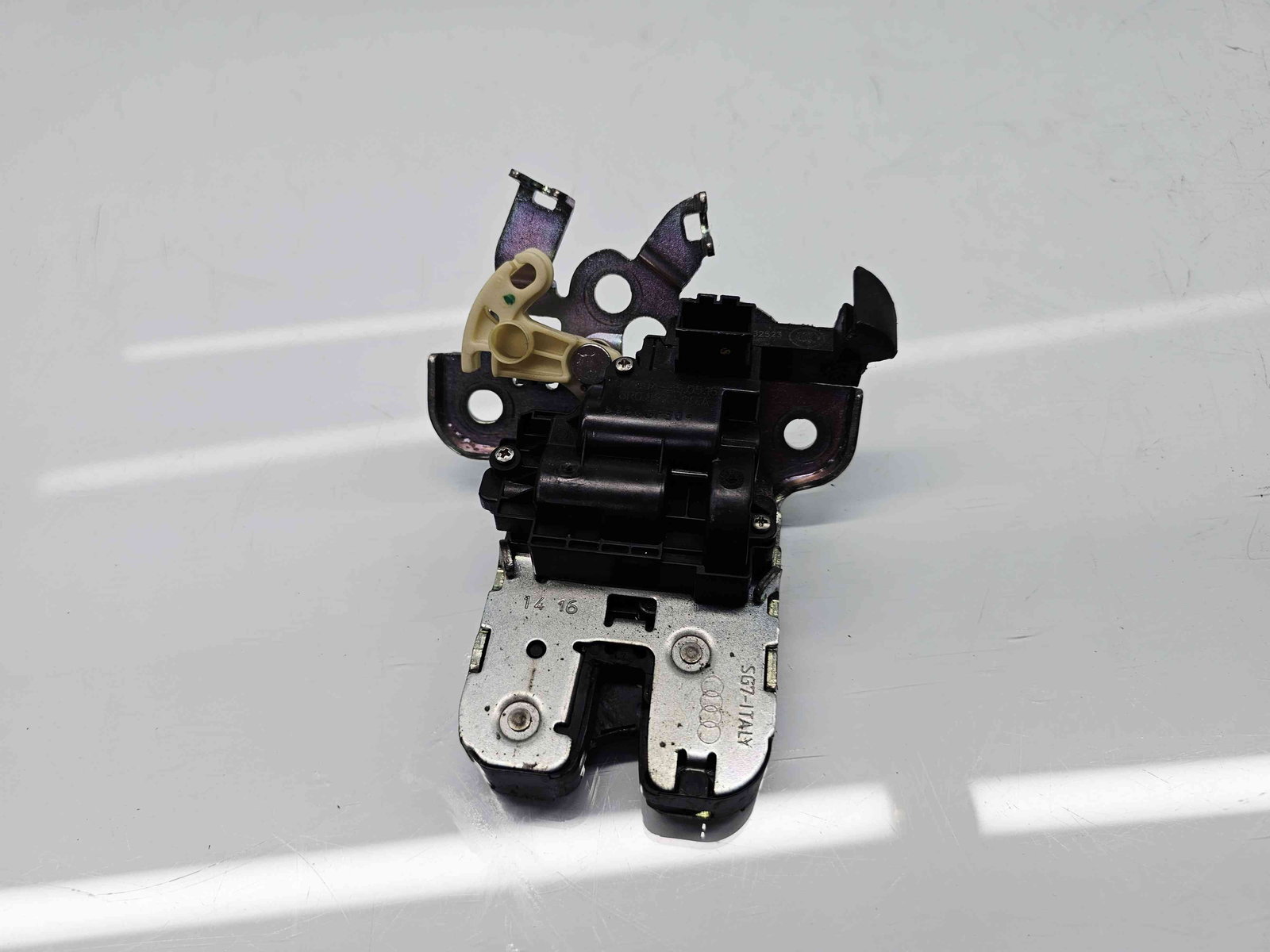 Broasca haion Skoda Octavia 3 Combi (5E5) [Fabr 2012-prezent] 8R0827505A - imagine 1