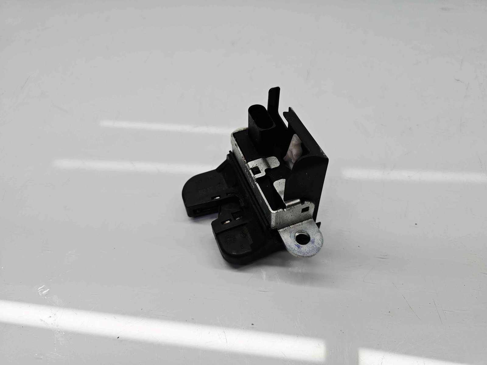 Broasca haion Volkswagen Golf 6 (5K1) [Fabr 2009-2013] 5K0827505A - imagine 3