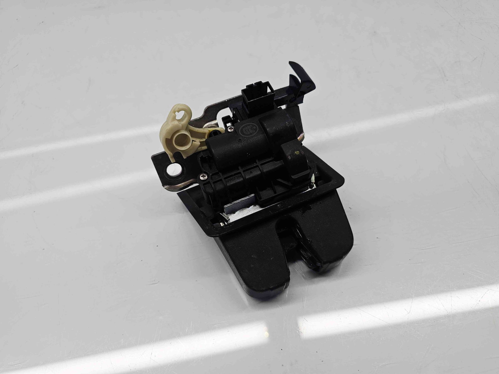 Broasca haion Volkswagen Passat B8 Variant (3G5) [Fabr 2015-prezent] 3G9817520B - imagine 1