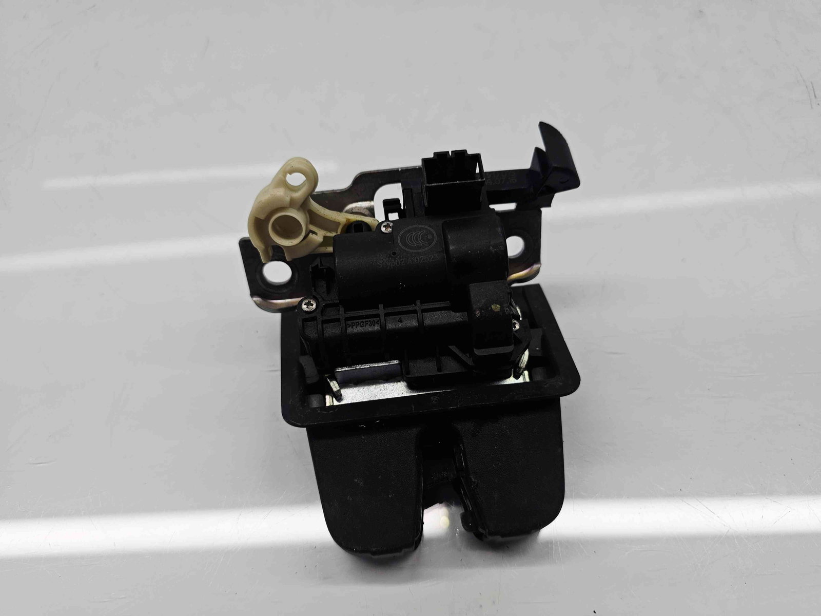 Broasca haion Volkswagen Passat B8 Variant (3G5) [Fabr 2015-prezent] 3G9817520B - imagine 4