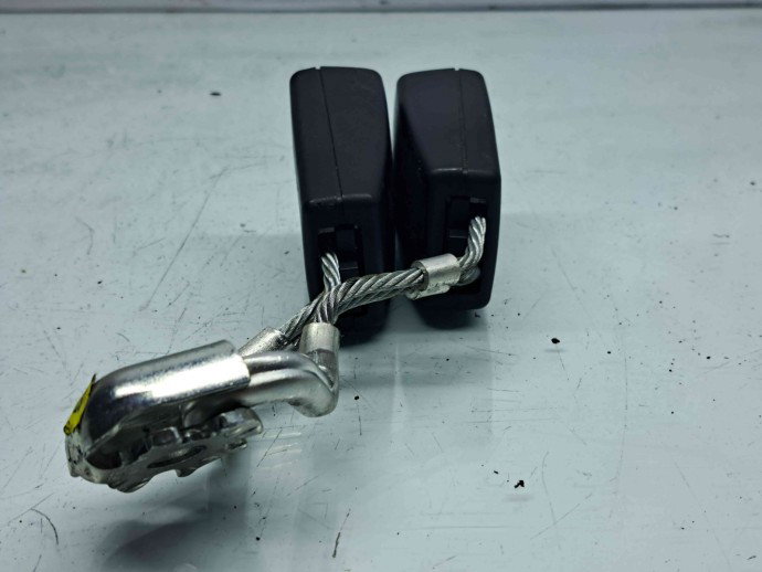  Capsa centura spate mijloc Volkswagen Golf 6 (5K1) [Fabr 2009-2013] 1K0857739M